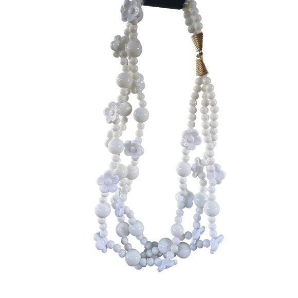 Genuinely Vintage 60s White Plastic Chocker Necklace - Picture 7 of 8